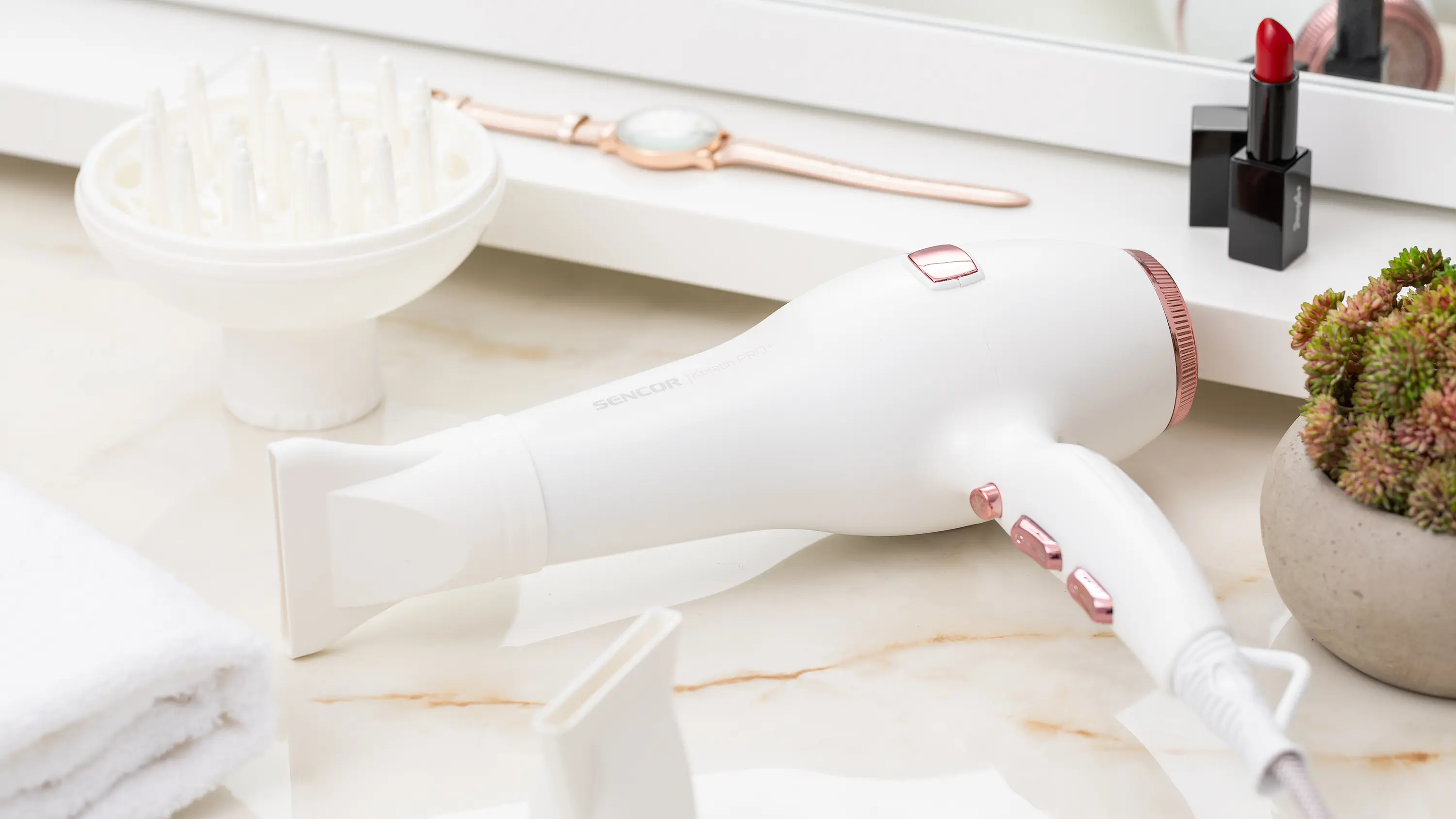 Sencor SHD 8200GD — Silnik AC i dobór nawiewu