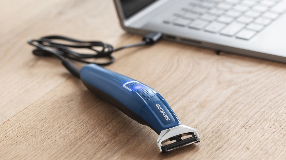 Sencor SHP 0450BK — Ładowanie z portu USB