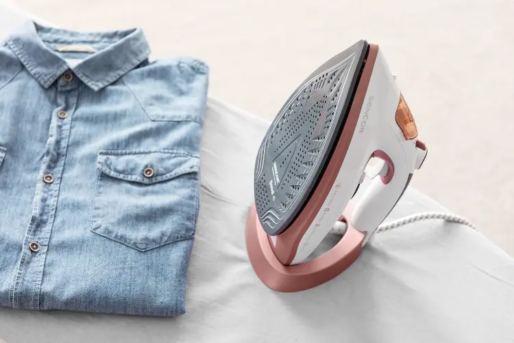 Sencor SSI 3520RS — Self-Clean i Anti-Calc w pielęgnacji żelazka