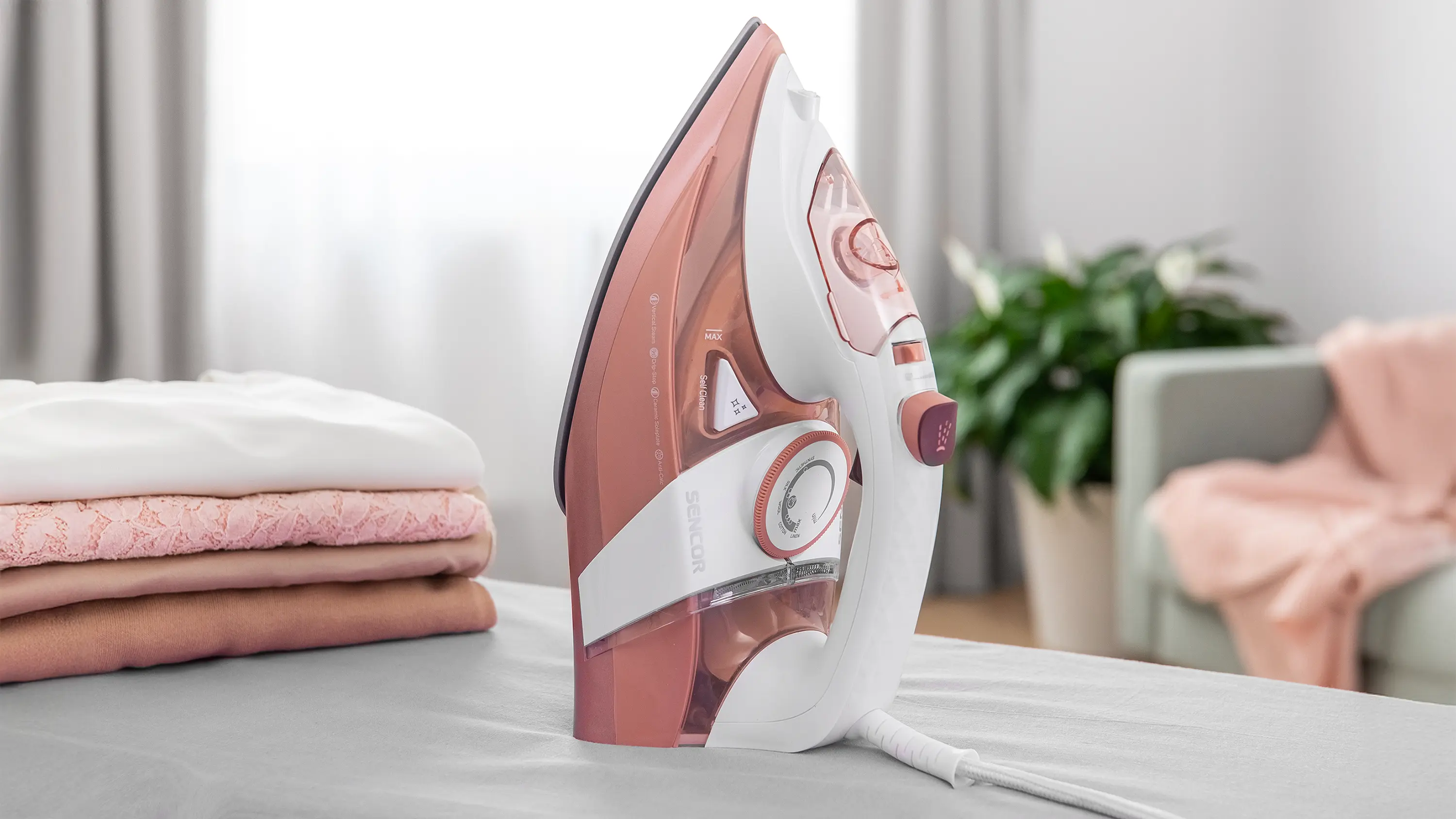 Sencor SSI 8300RS — Para kierowana na wiszącą tkaninę