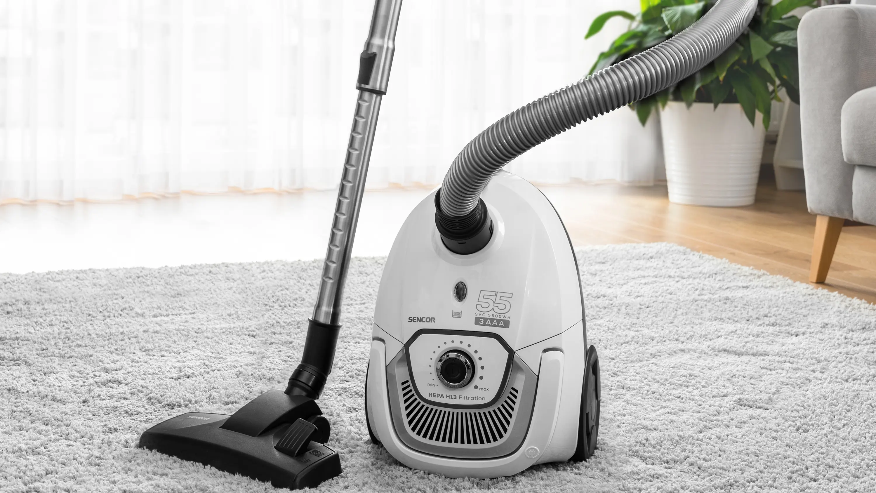 Sencor SVC 5500WH — Biały model z workiem 2 l