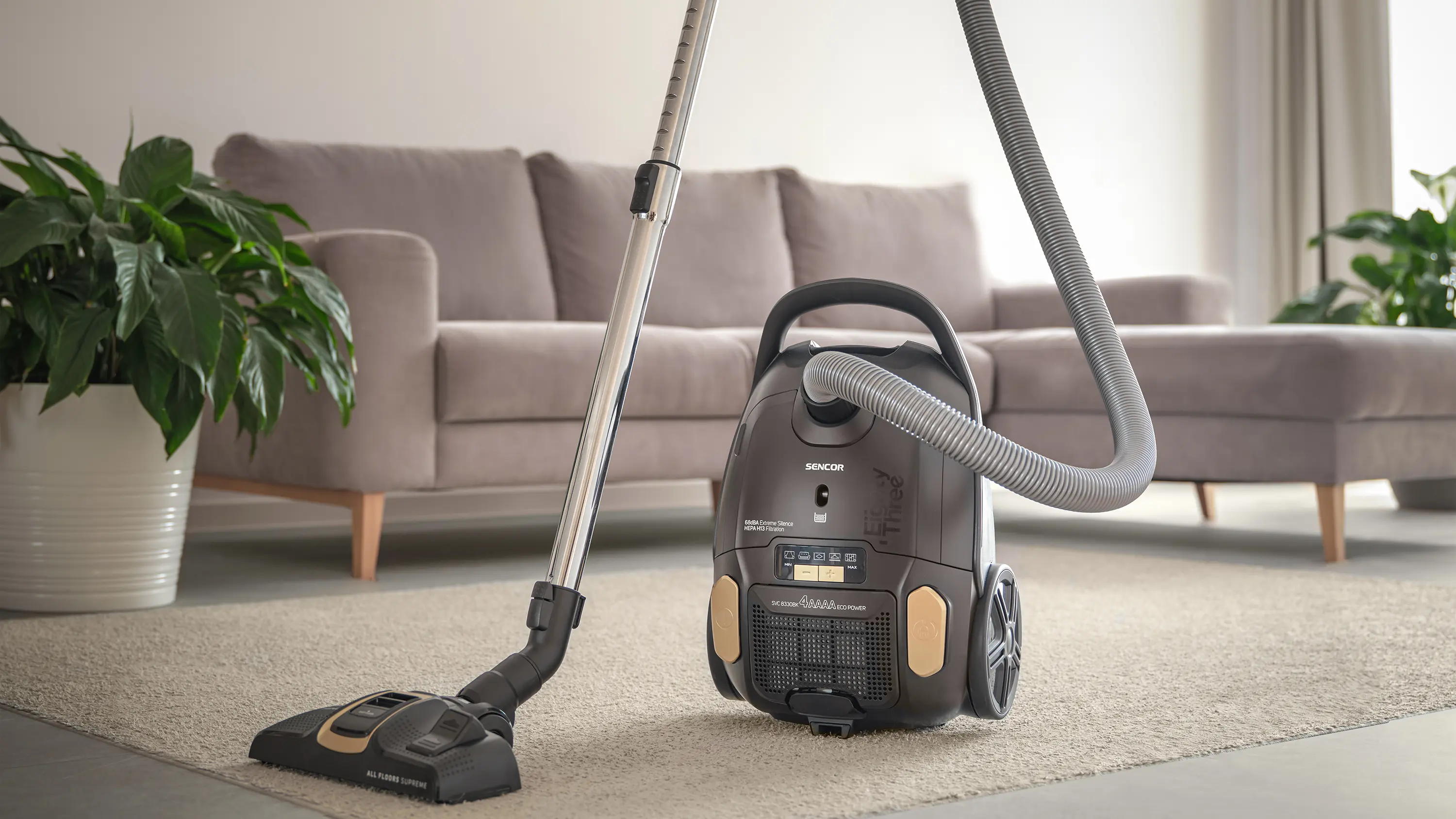 Sencor SVC 8330BK — Model workowy z zestawem Complete Care