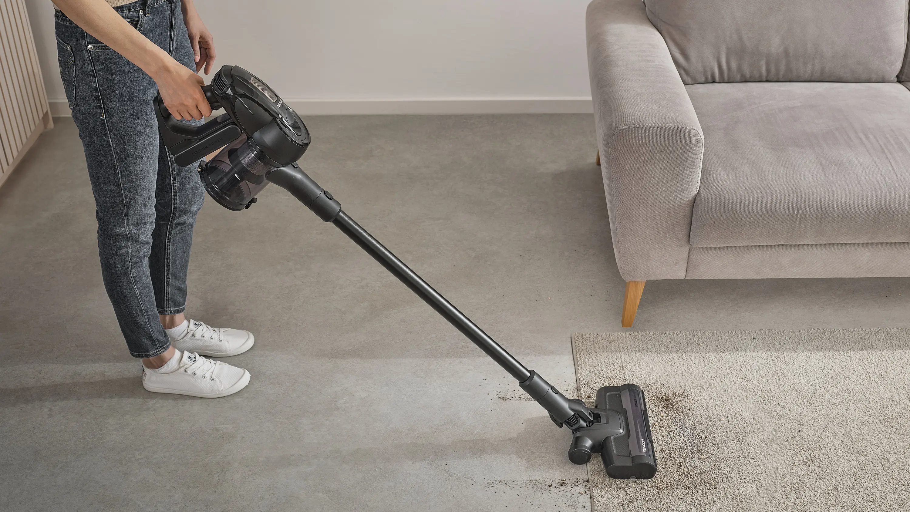 Sencor SVC 8726BK — Silnik 400 W z trzema poziomami mocy