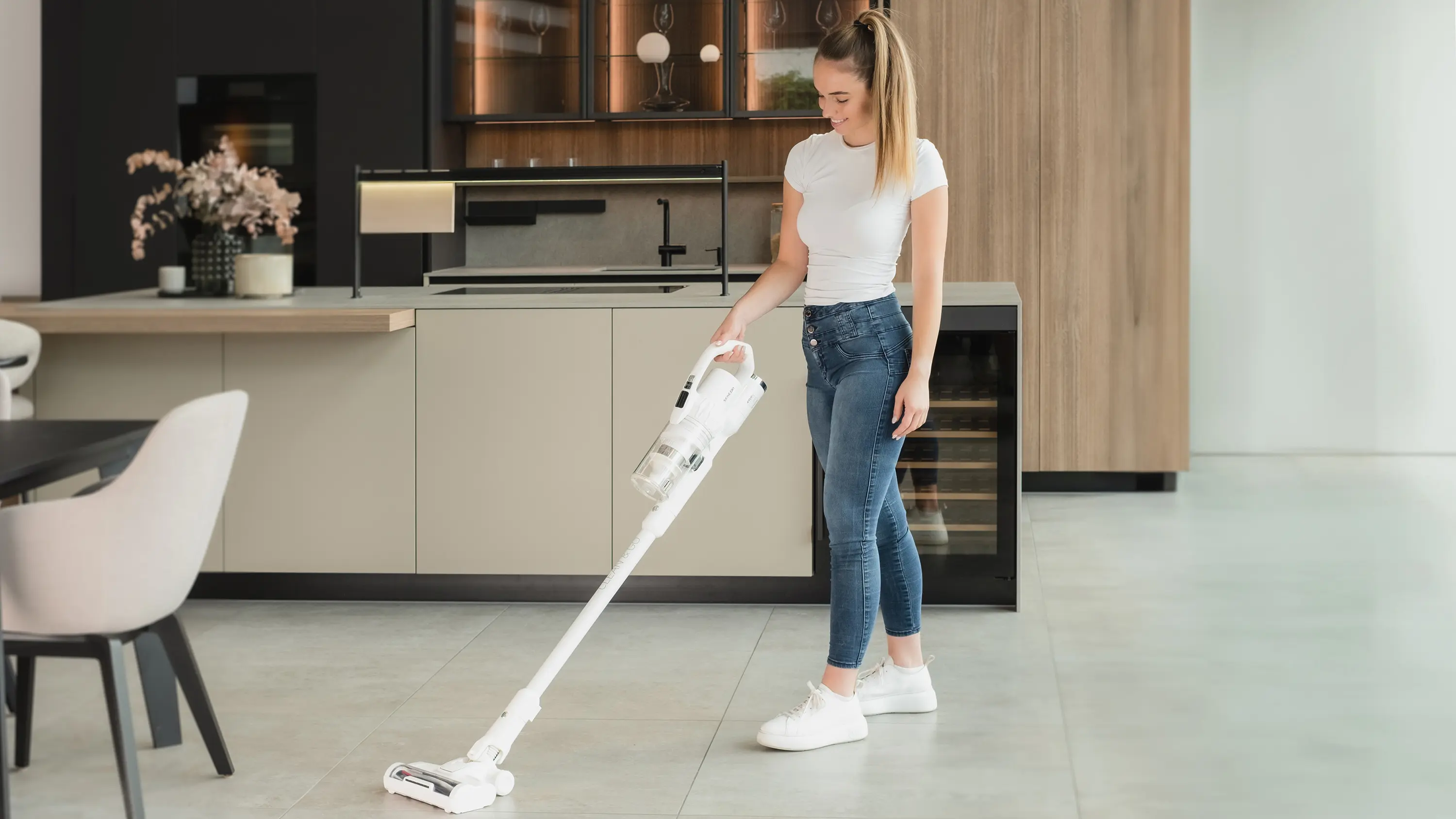 Sencor odkurzacz pionowy 3 w 1 z odłączaną jednostką SVC 9829WH