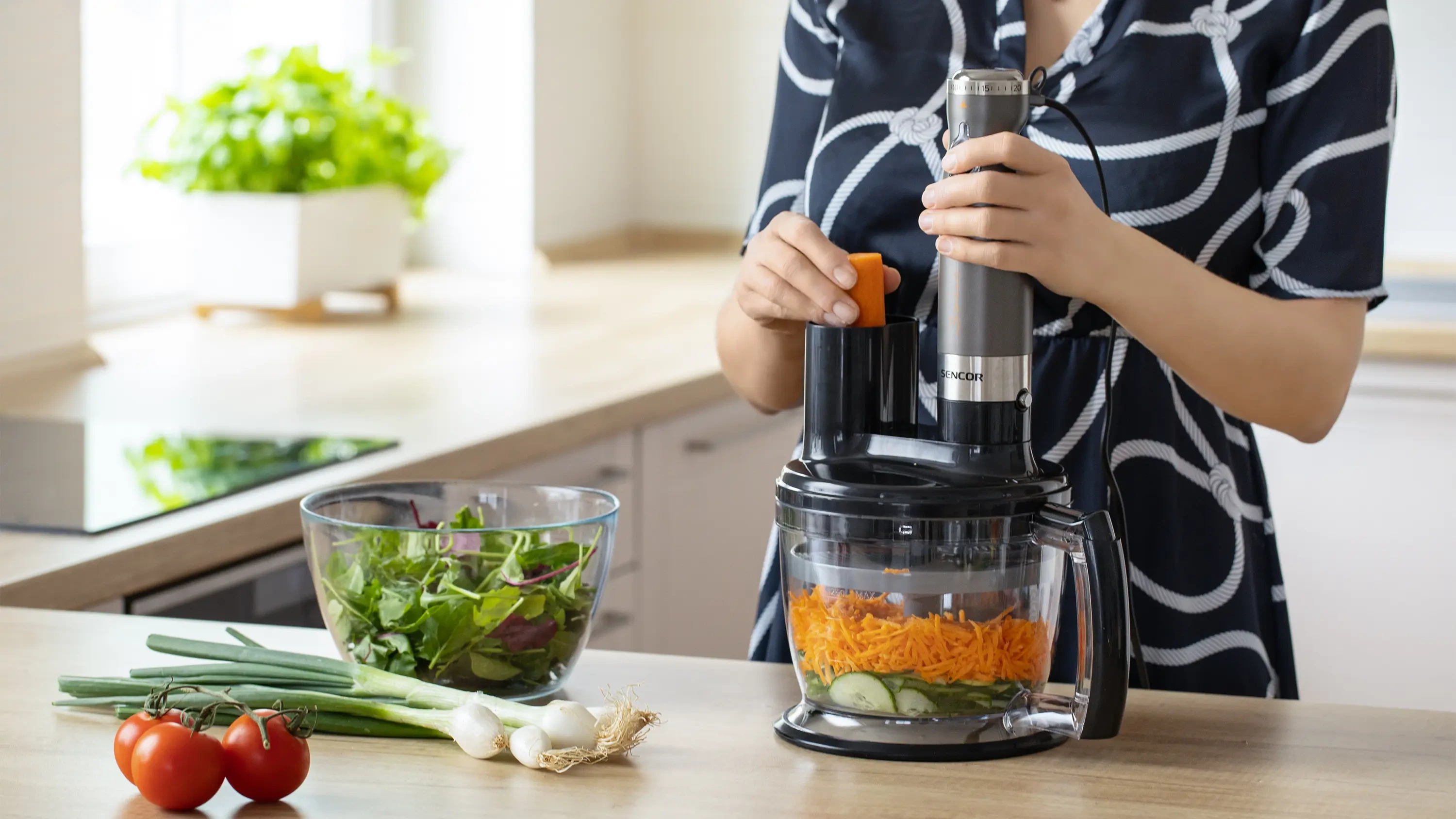 Sencor blender ręczny z 9 akcesoriami i mocą 1200 w 5501CH-EUE3