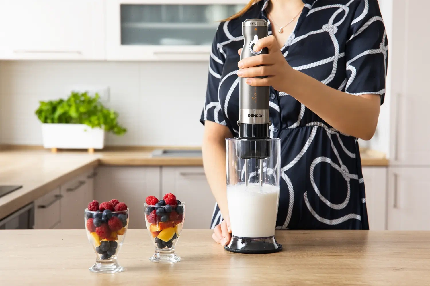 Sencor blender ręczny z 9 akcesoriami i mocą 1200 w 5501CH-EUE3