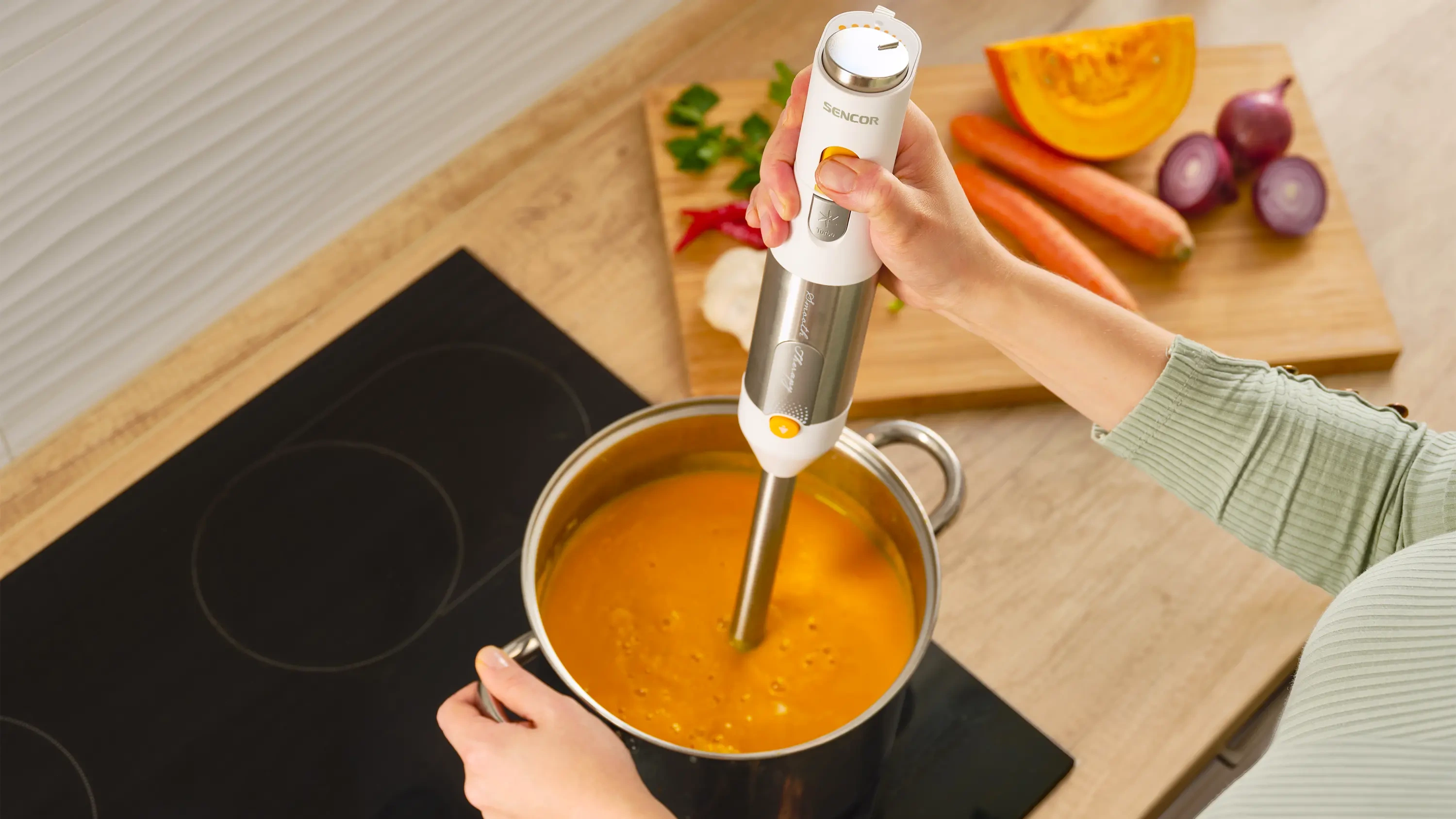 Sencor blender ręczny z bogatym zestawem akcesoriów SHB 6301WH