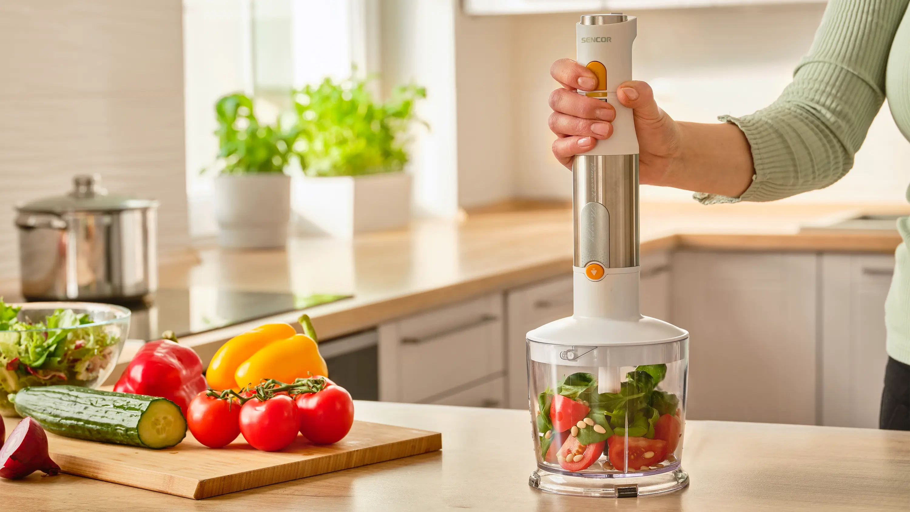 Sencor blender ręczny z bogatym zestawem akcesoriów SHB 6301WH