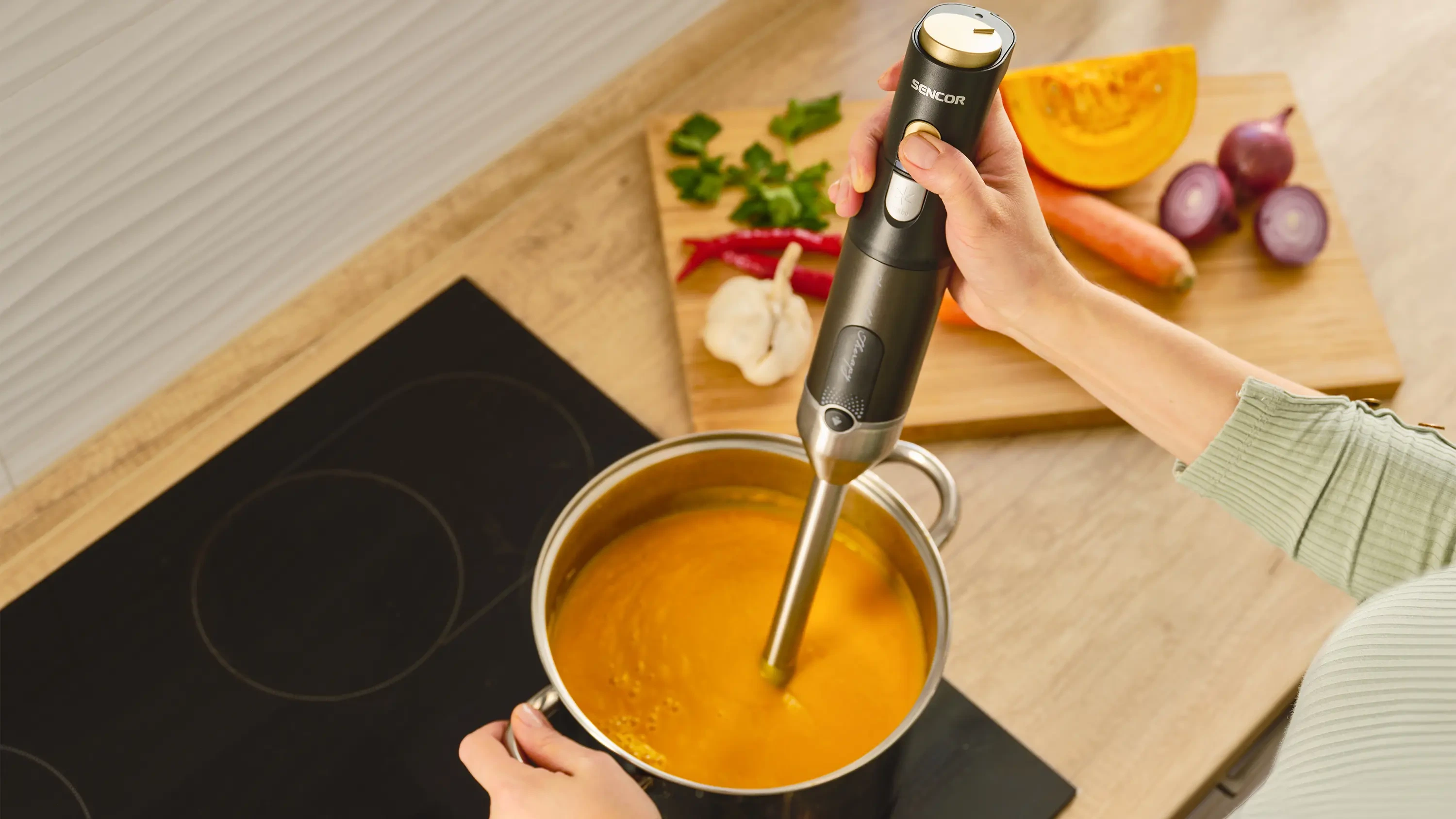 Sencor blender ręczny z tytanowymi nożami quadblade SHB 6442BK