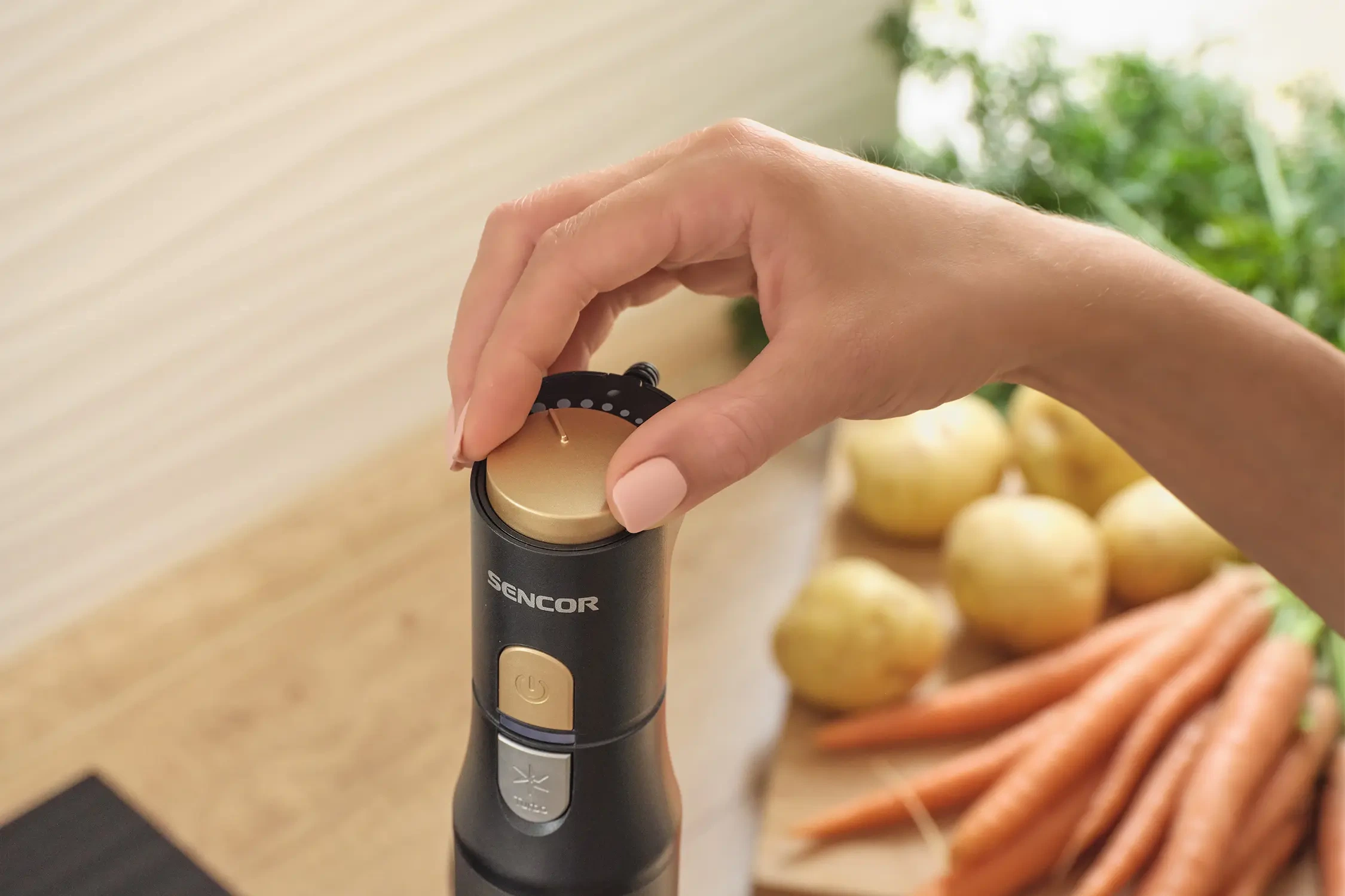 Sencor blender ręczny z tytanowymi nożami quadblade SHB 6442BK