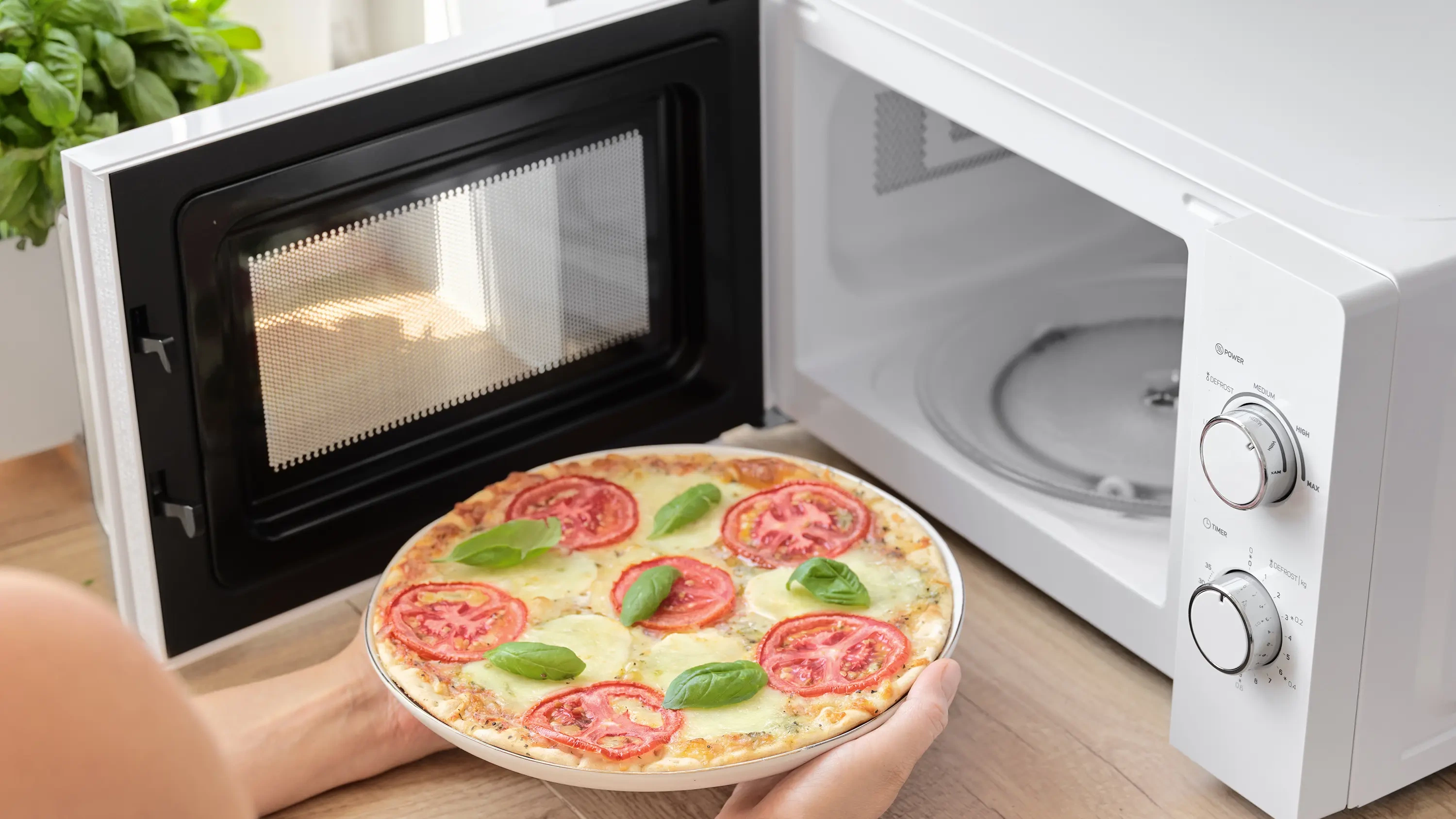 Sencor kuchenka mikrofalowa o pojemności 20 l z oświetleniem led SMW 1918WH