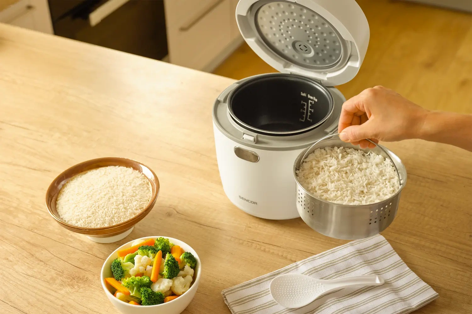 Sencor ryżowar low carb z koszykiem do gotowania na parze SRM 0670WH