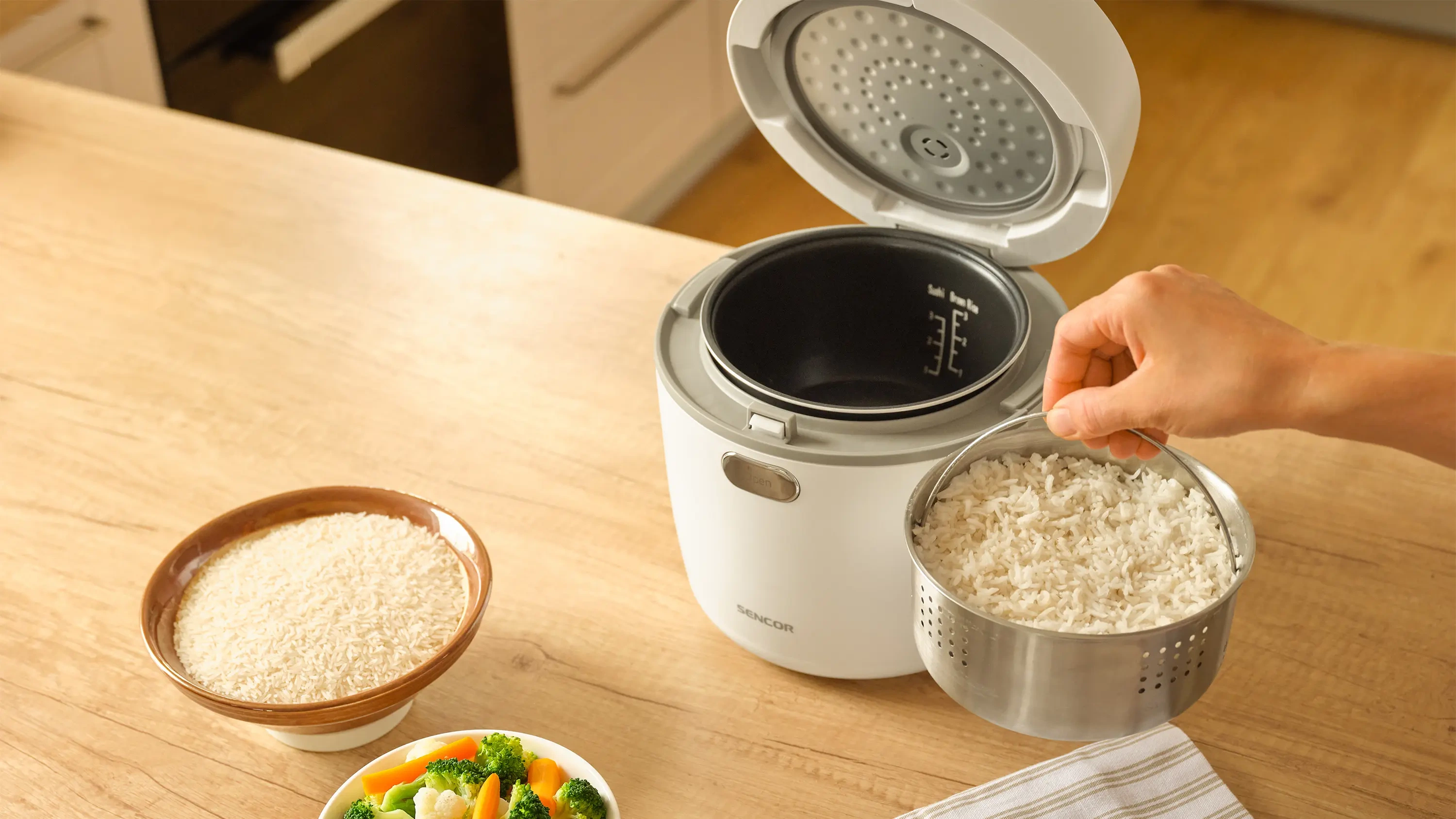 Sencor ryżowar low carb z koszykiem do gotowania na parze SRM 0670WH
