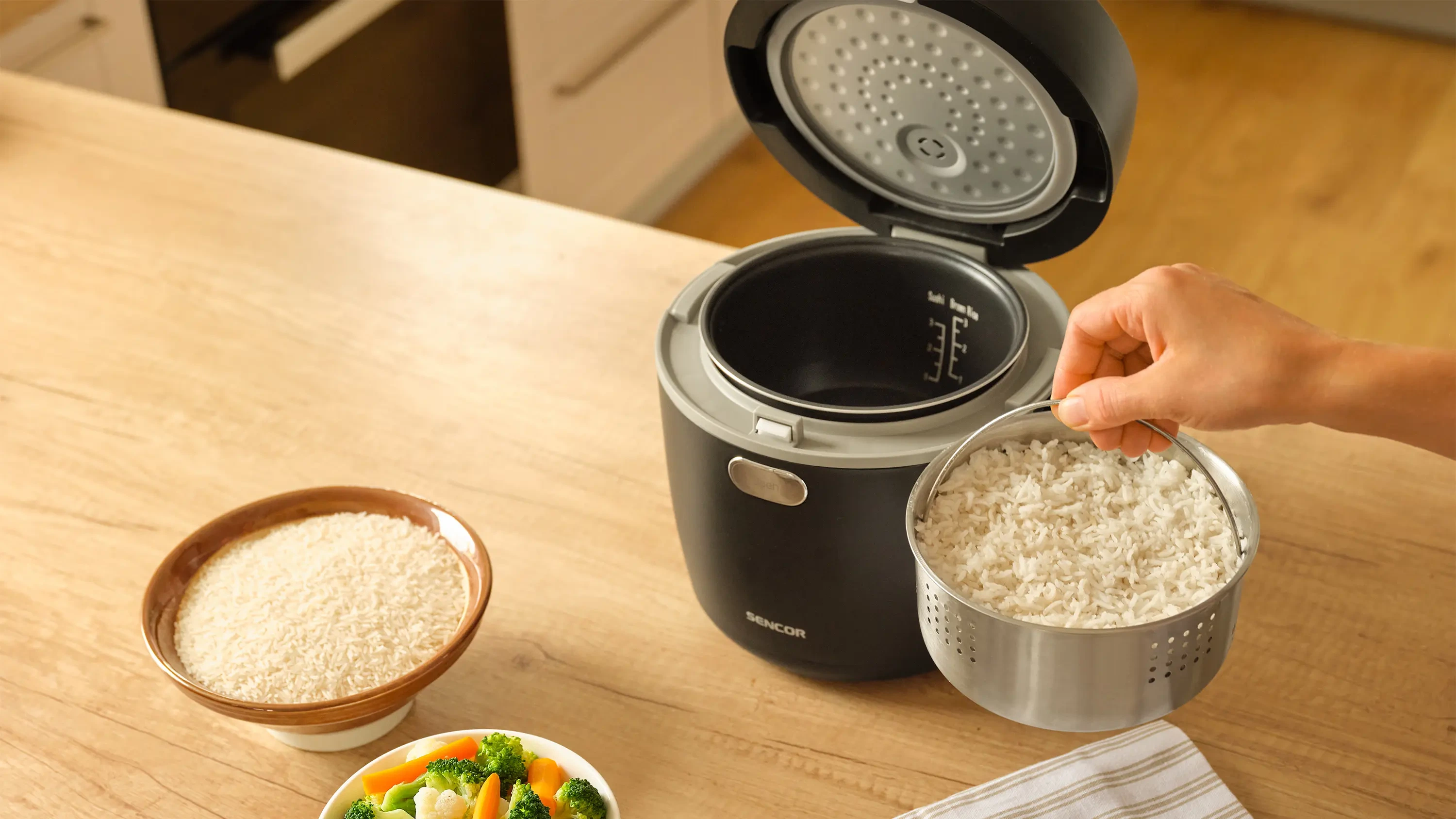 Sencor ryżowar low carb z koszykiem do gotowania na parze SRM 0671BK