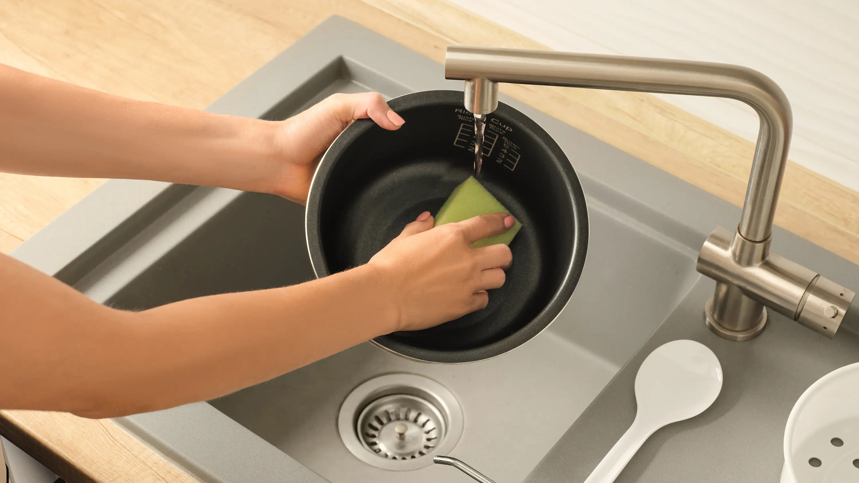 Sencor wielofunkcyjny ryżowar z technologią indukcyjnego nagrzewania SRM 3900BK