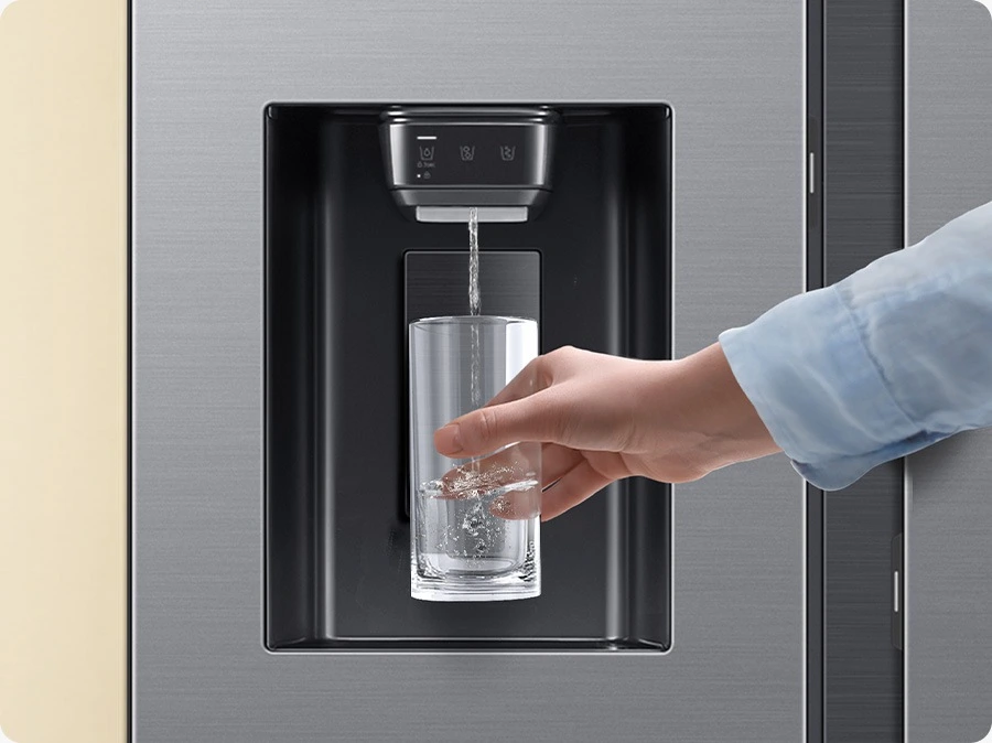 Samsung RS90F66BEFEO — Dystrybutor wody i lodu